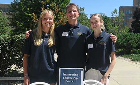 Engineering Leadership Council members pose together during Welcome Weekend.